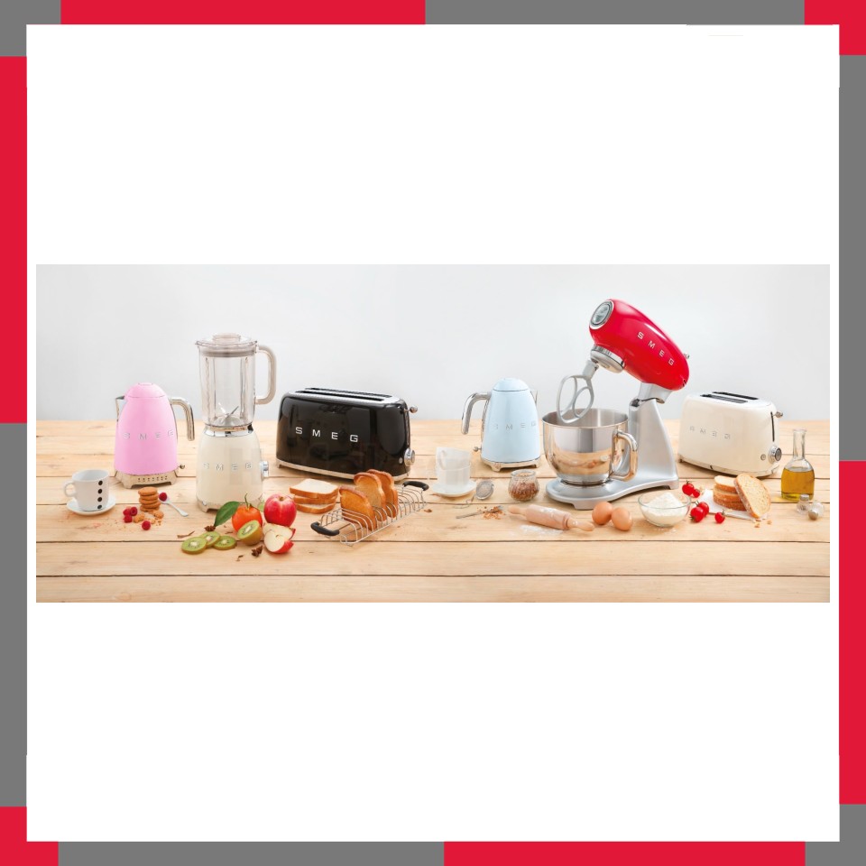 Ấm đun nước siêu tốc Smeg 50's Retro Style KLF03PBEU