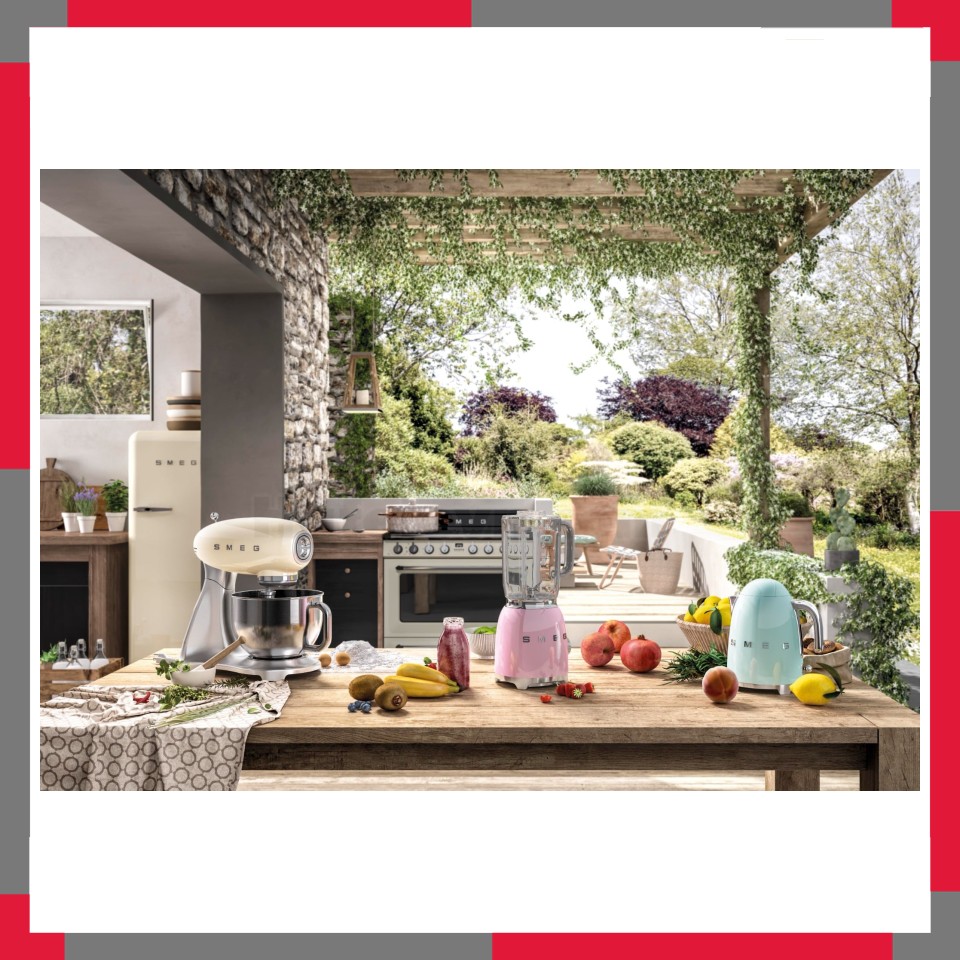 Ấm đun nước siêu tốc Smeg 50's Retro Style KLF03PG