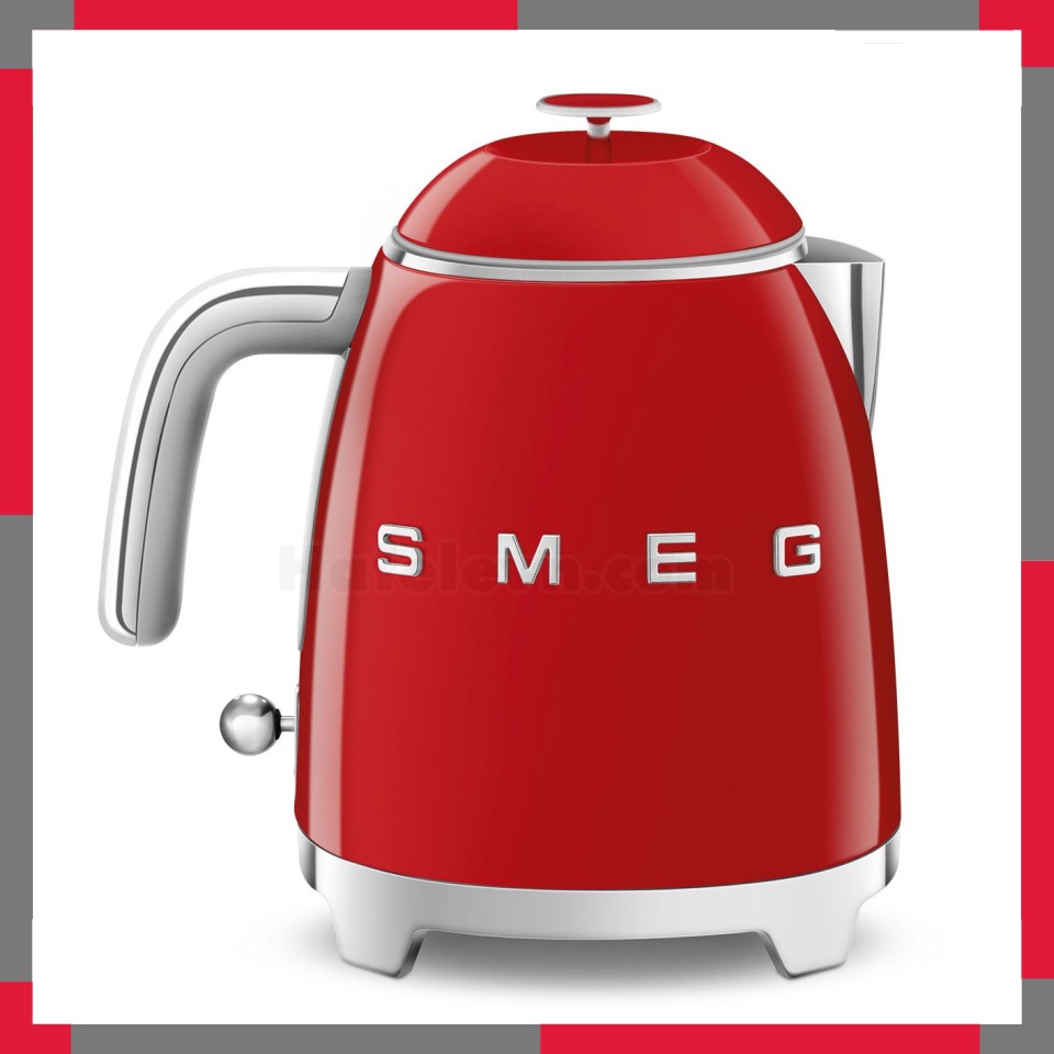 Ấm đun siêu tốc mini hiệu Smeg model KLF05RDEU màu đỏ