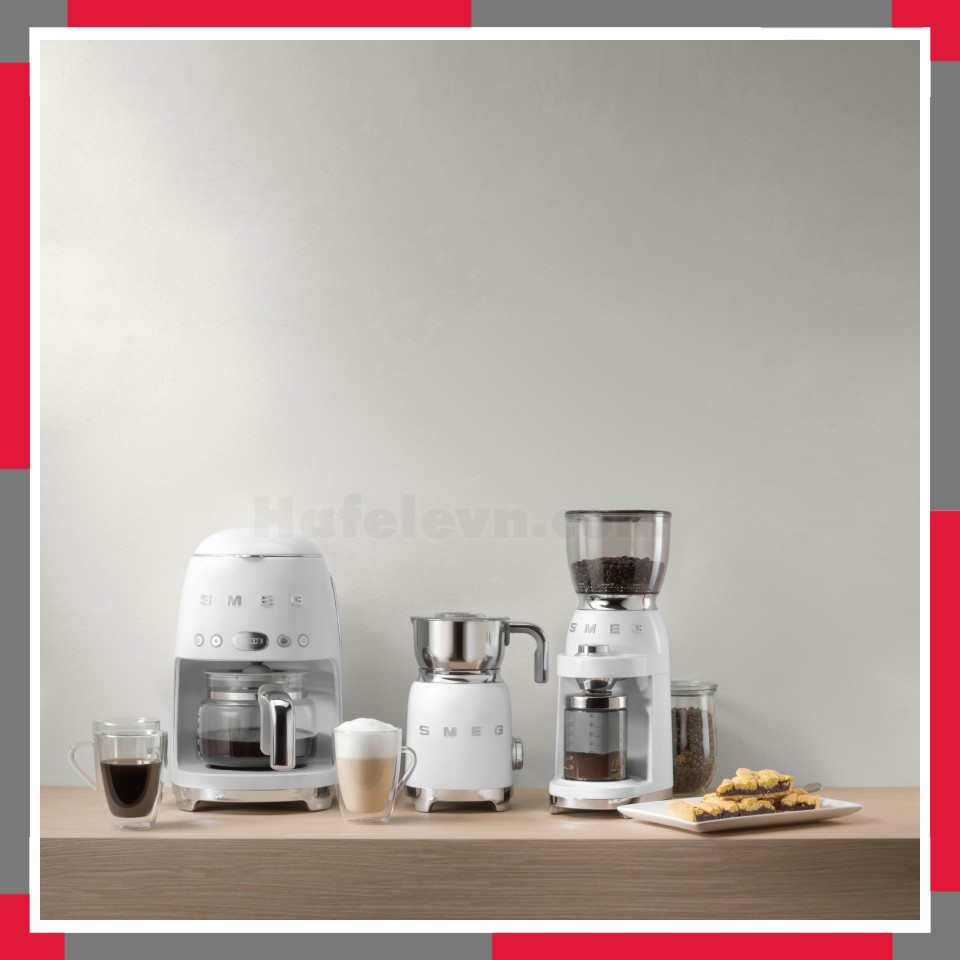 Ấm pha cà phê Smeg 50's Style DCF02WH