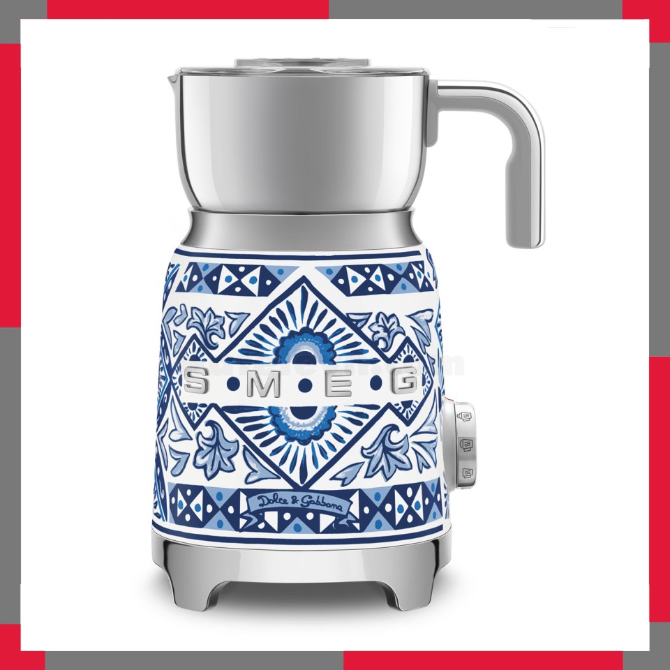 Máy đánh sữa tạo bọt Smeg 50's Style MFF01DGBEU