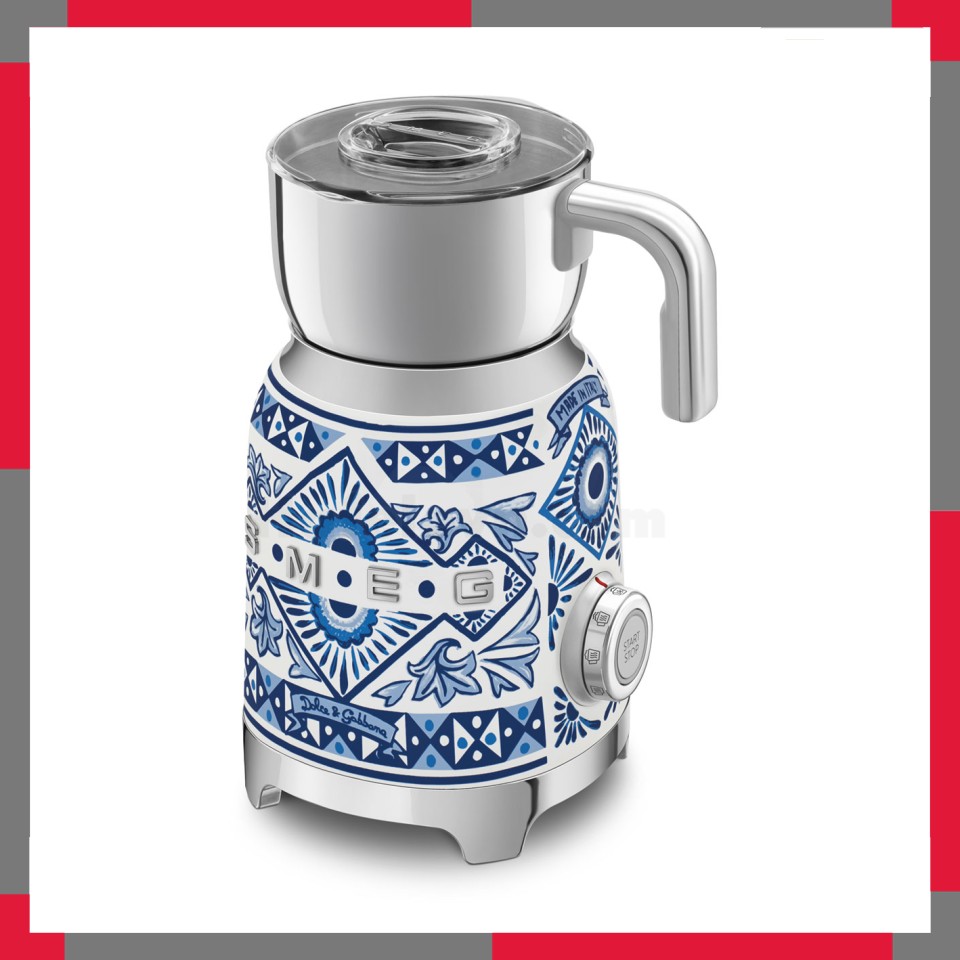 Máy đánh sữa tạo bọt Smeg 50's Style MFF01DGBEU