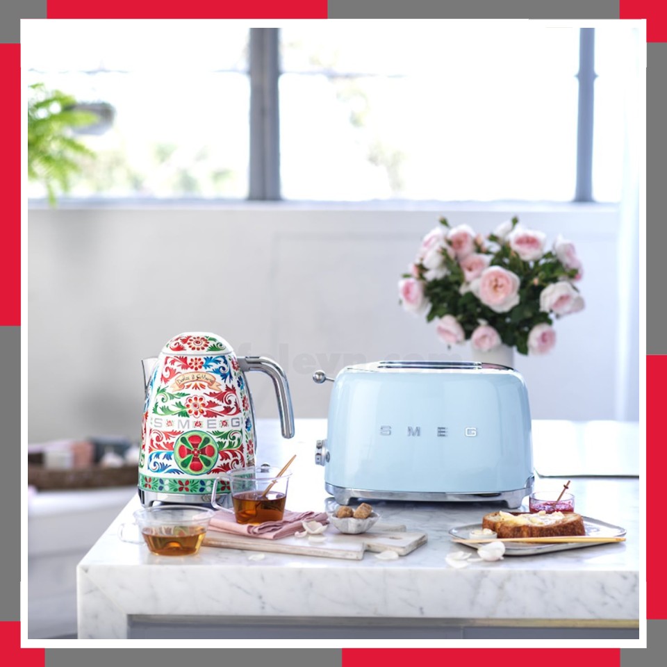 Máy nướng bánh mì Smeg 50's Style TSF01PB