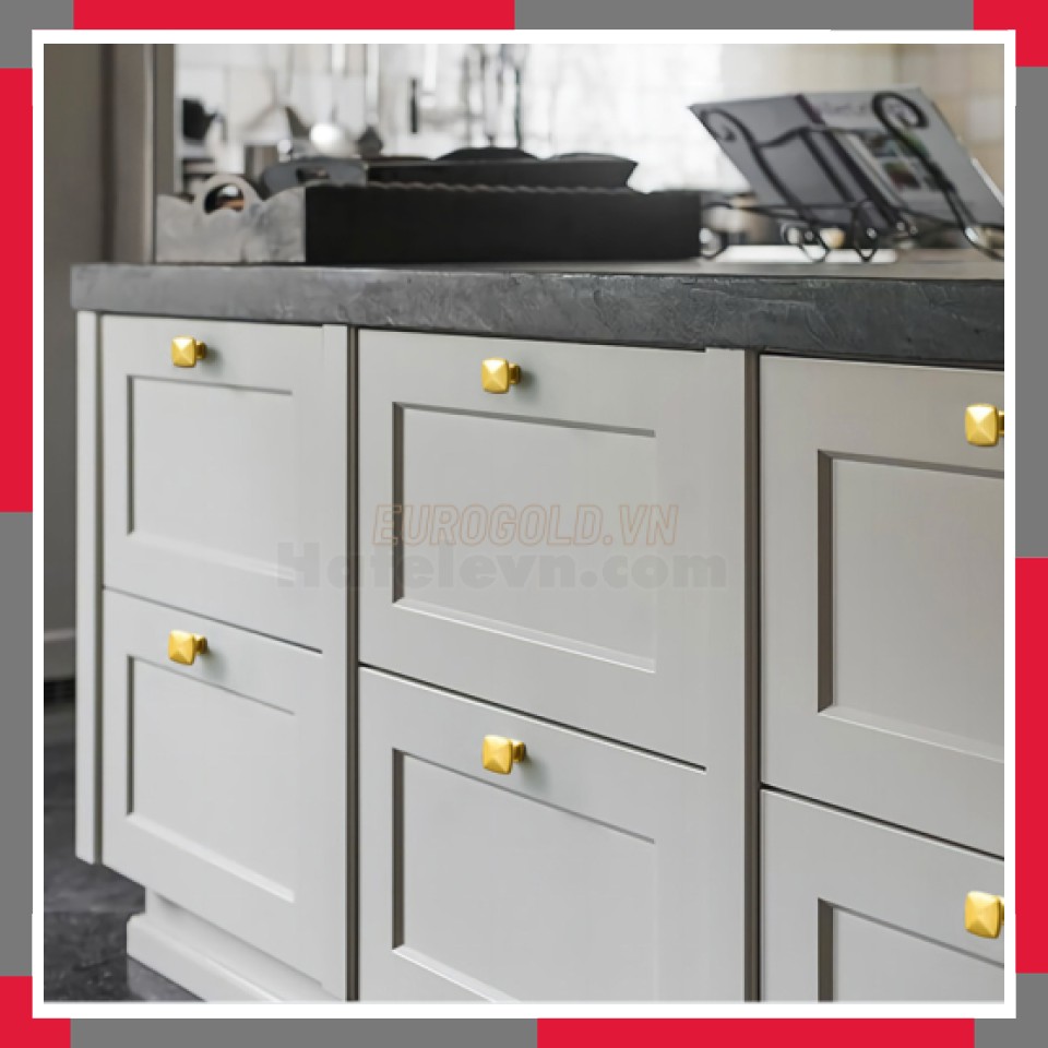 Núm Tủ đồng Nguyên Chất EuroGold BH6751