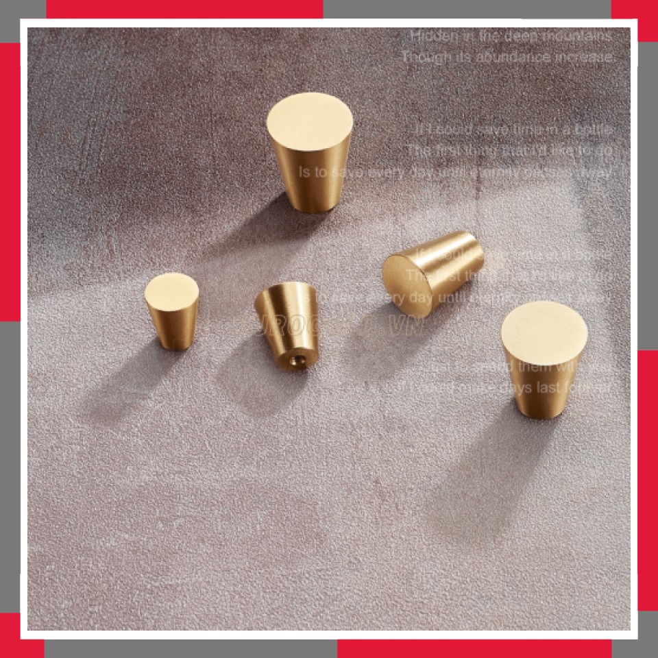 Núm Tủ đồng Nguyên Chất EuroGold BHG26