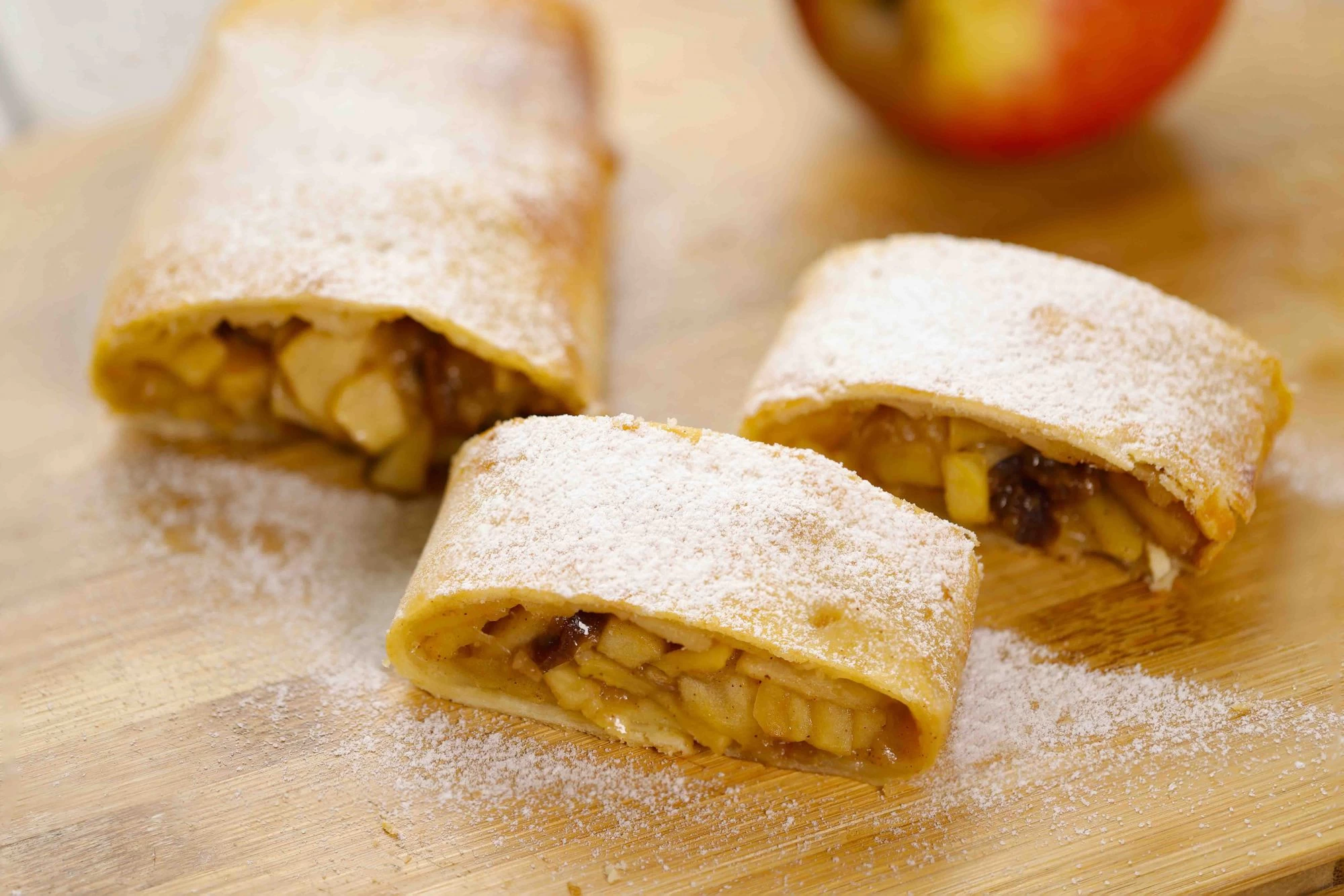 APPLE STRUDEL (BÁNH TÁO QUẾ CUỘN)
