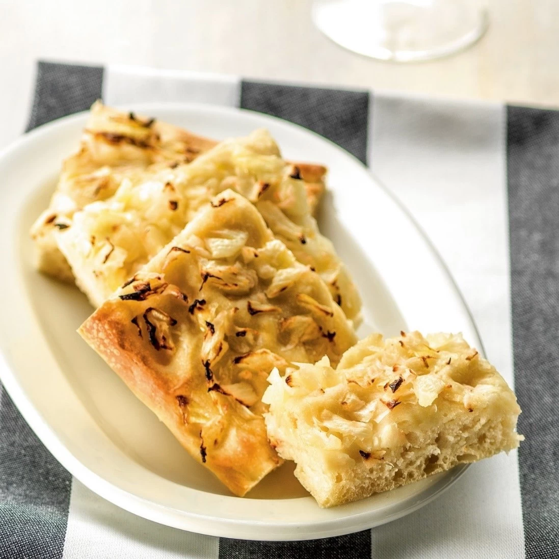 BÁNH FOCACCIA HÀNH TÂY