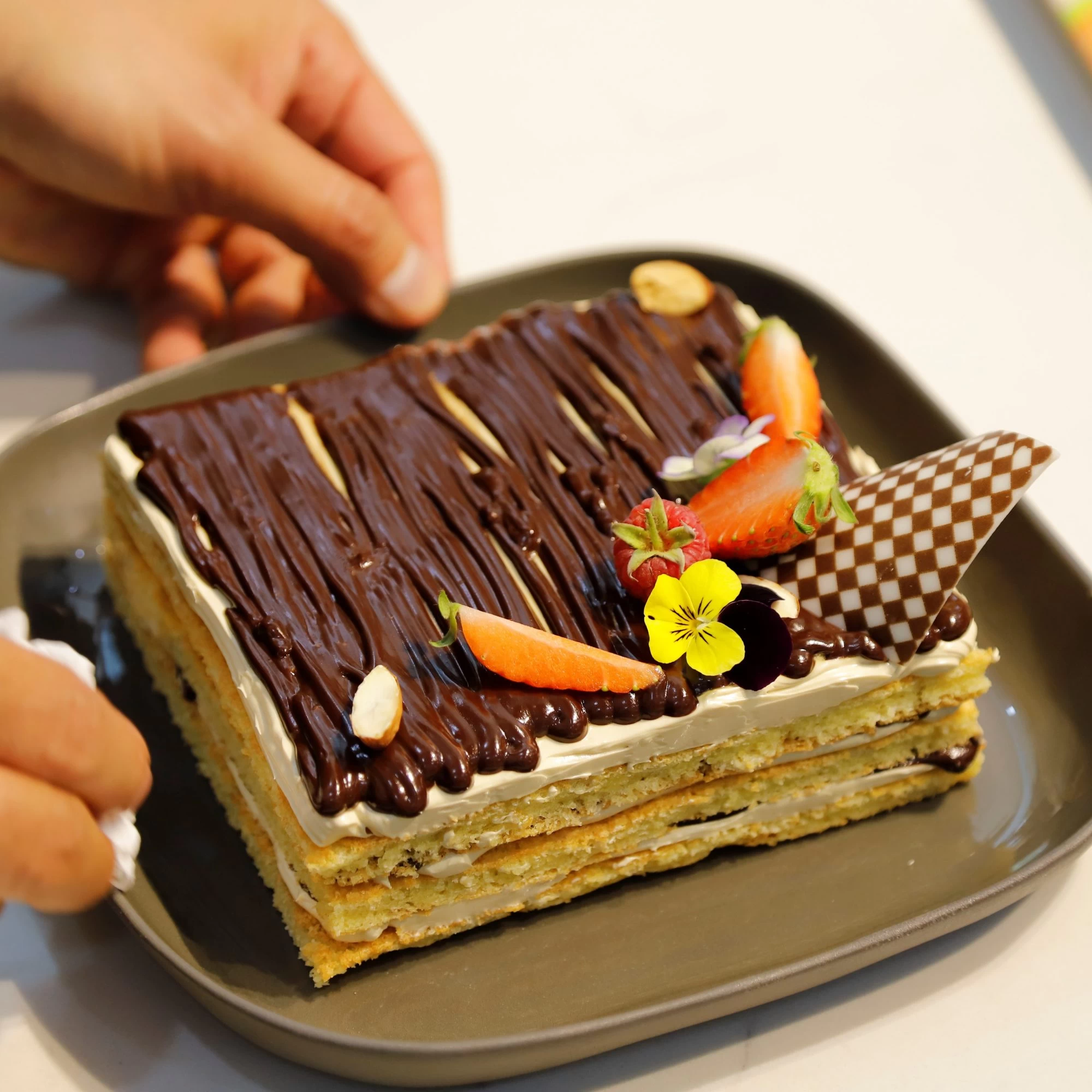 BÁNH GATO HẠNH NHÂN