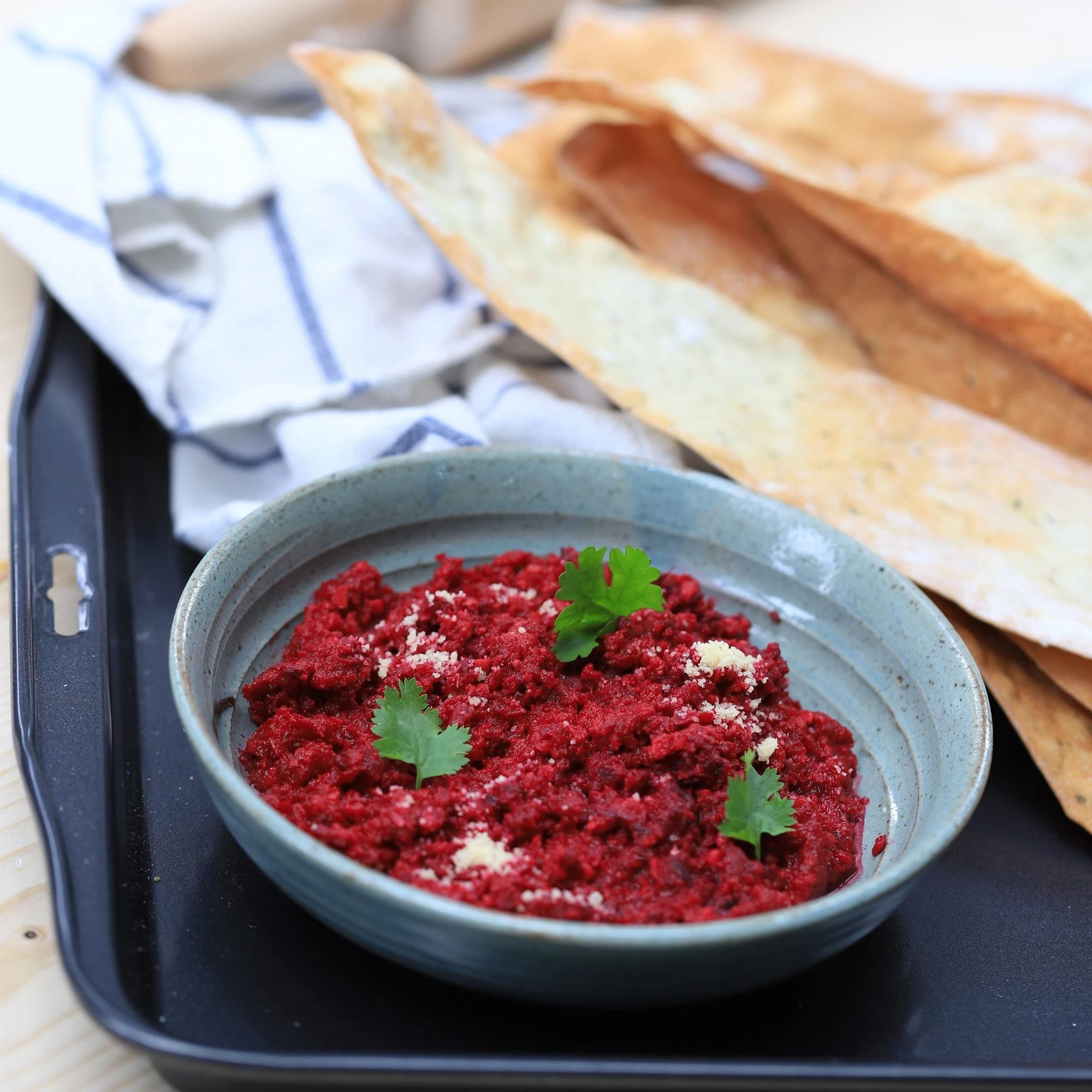 BÁNH LAVOSH VỚI SỐT CỦ DỀN