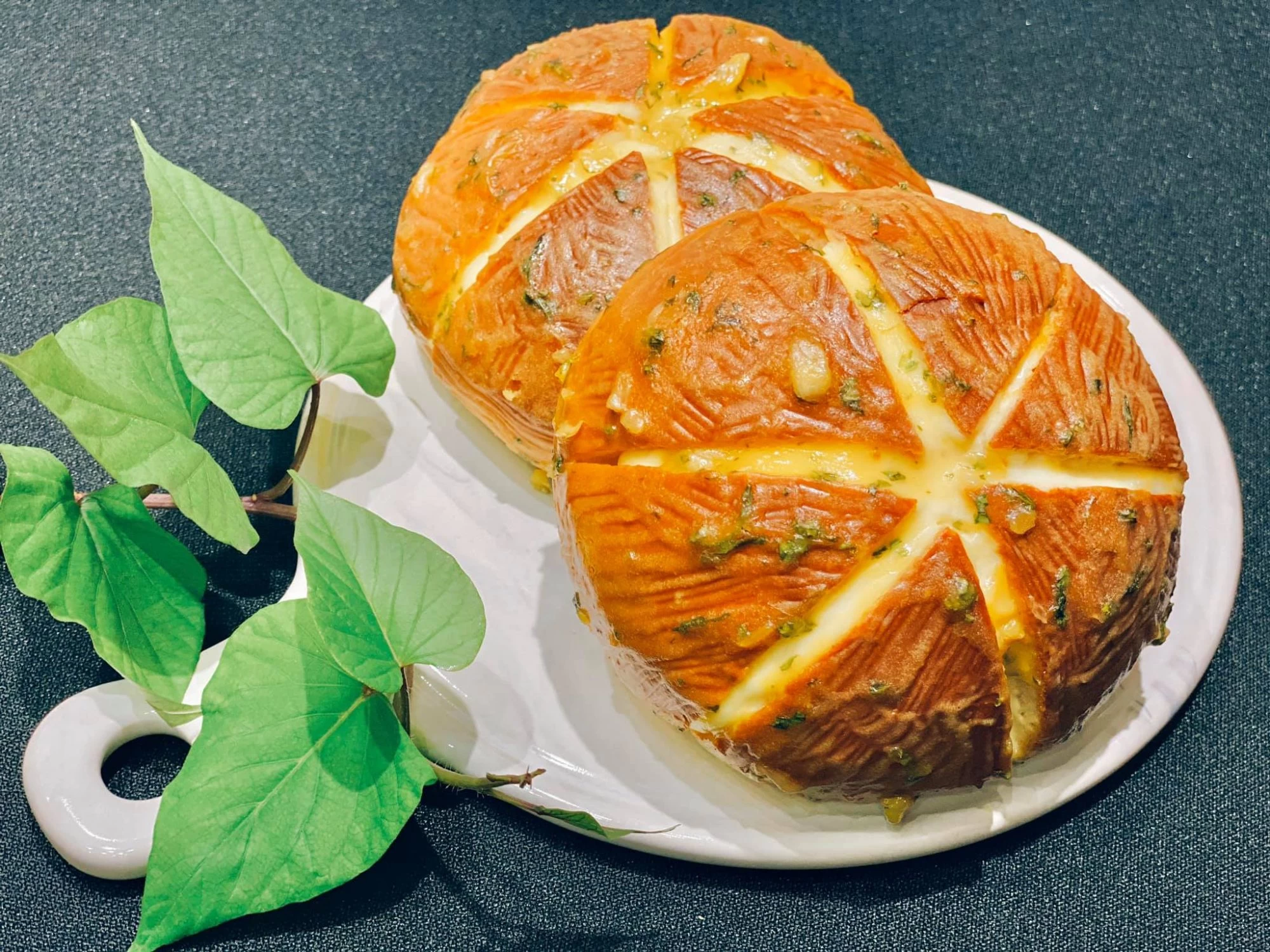 BÁNH MÌ BƠ TỎI PHÔ MAI