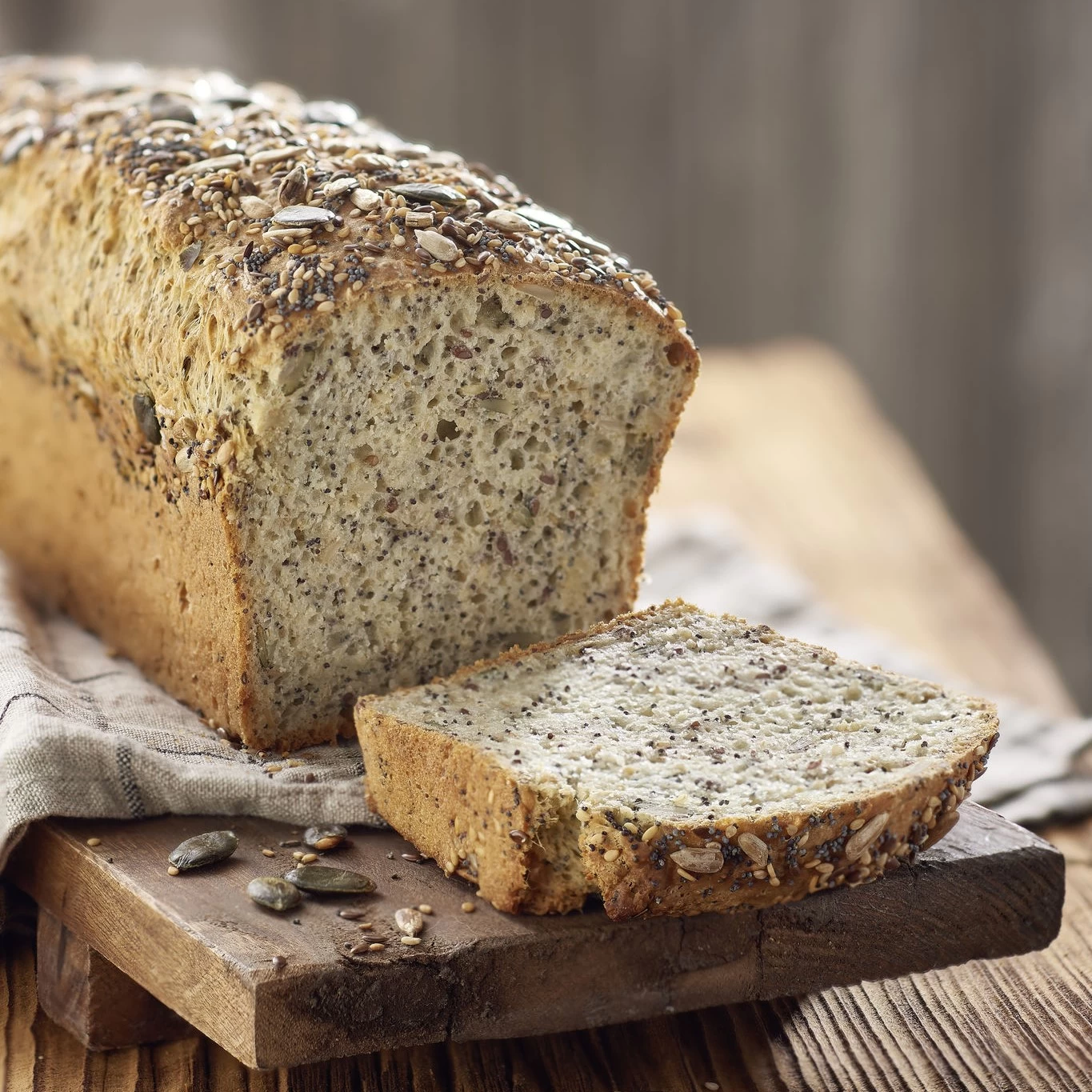 BÁNH MÌ NGŨ CỐC NGUYÊN CÁM