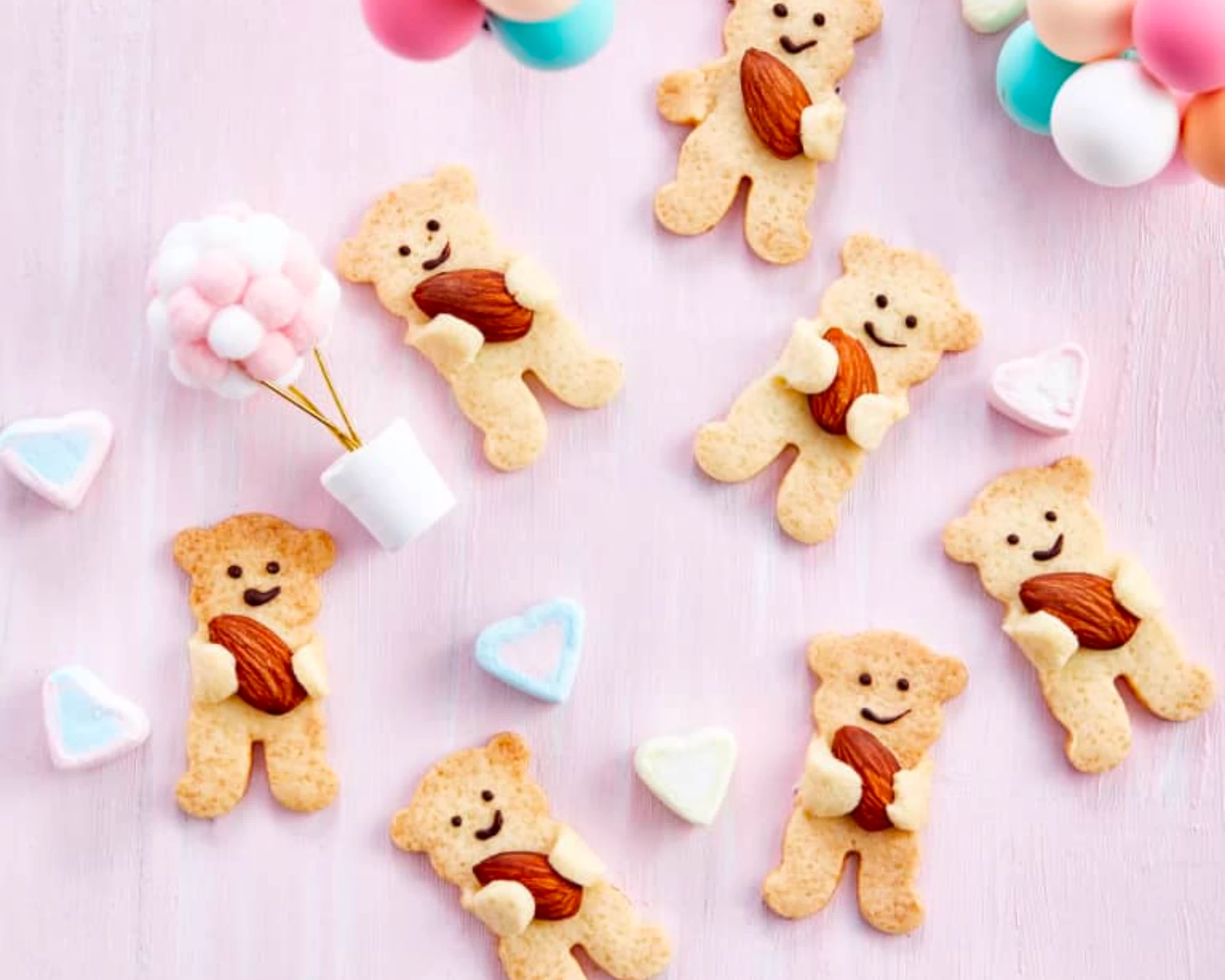 BÁNH QUY GẤU ÔM HẠNH NHÂN
