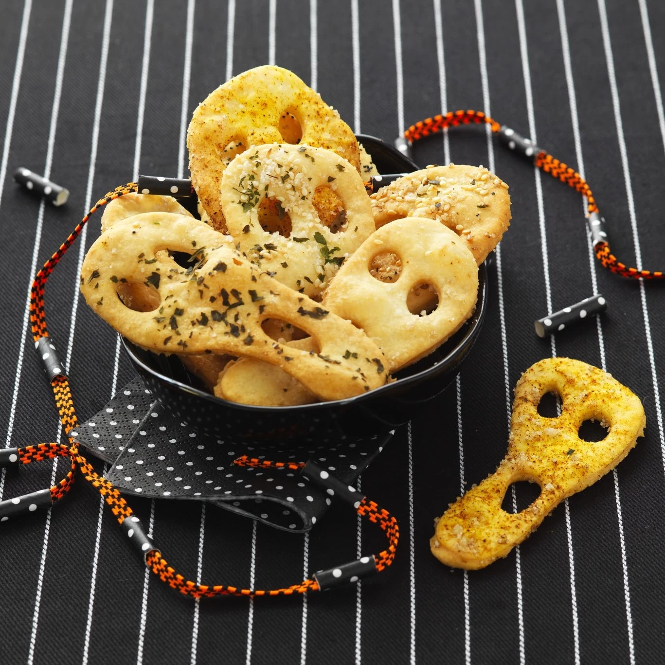 BÁNH QUY MA QUỶ
