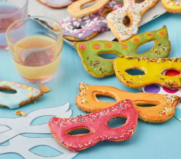 BÁNH QUY MẶT NẠ CANIVAL