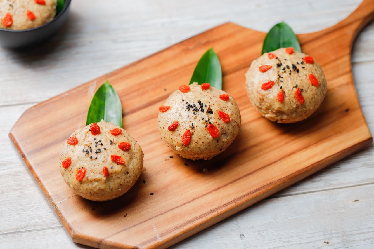 BÁNH TÁO ĐỎ KỶ TỬ MEN TỰ NHIÊN HẤP