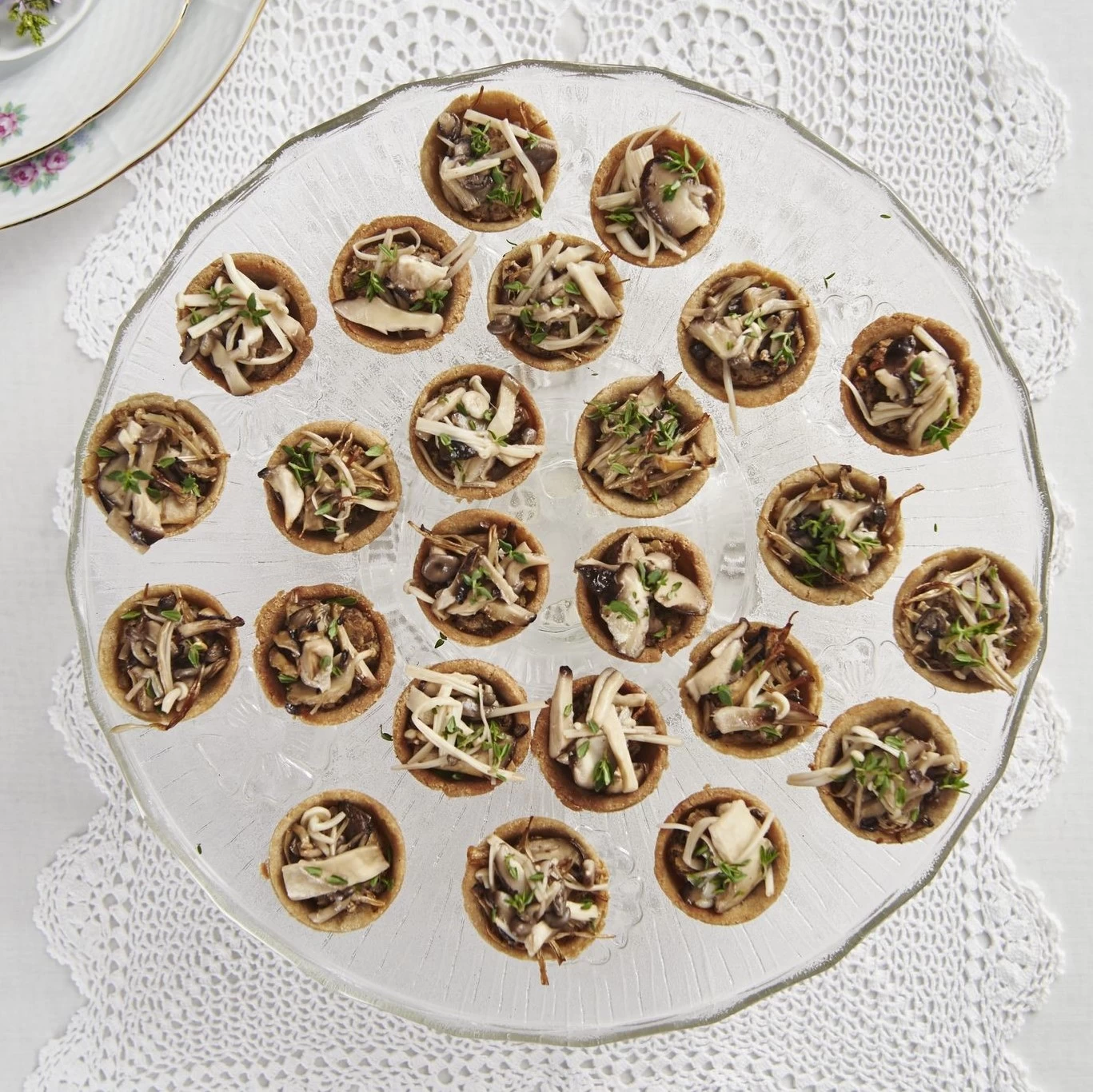 BÁNH TART HẠT QUINOA NẤM VỚI DẦU TRUFFLE