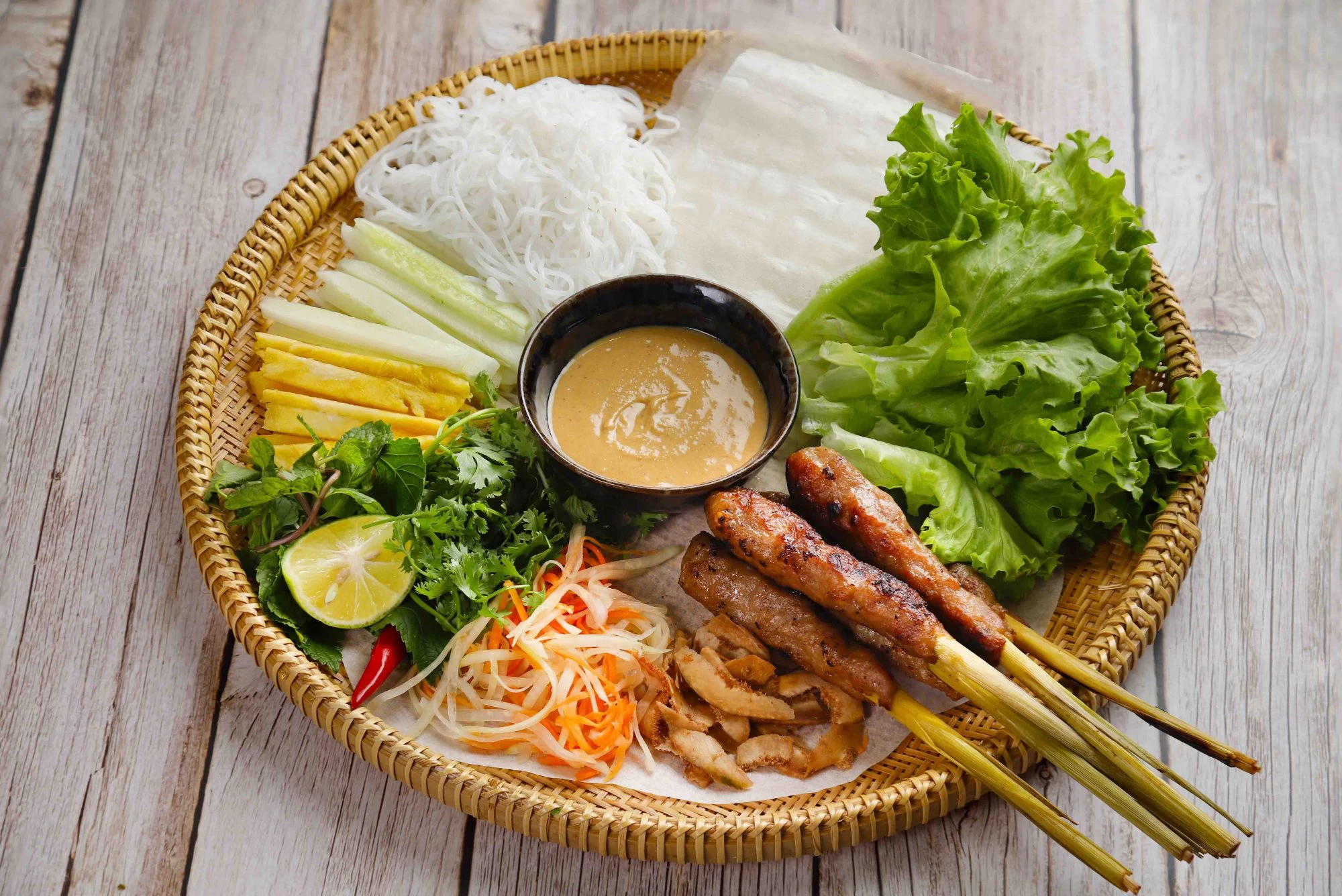 BÁNH TRÁNG CUỐN NEM LỤI