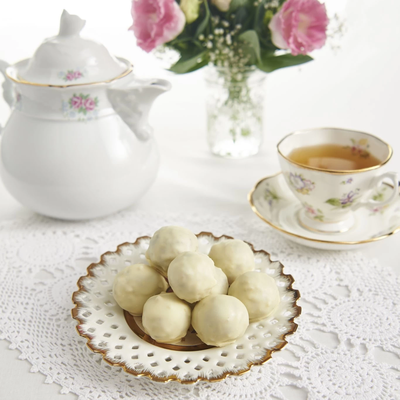 BÁNH TRUFFLE CHANH DÂY VÀ HẠT MẮC CA
