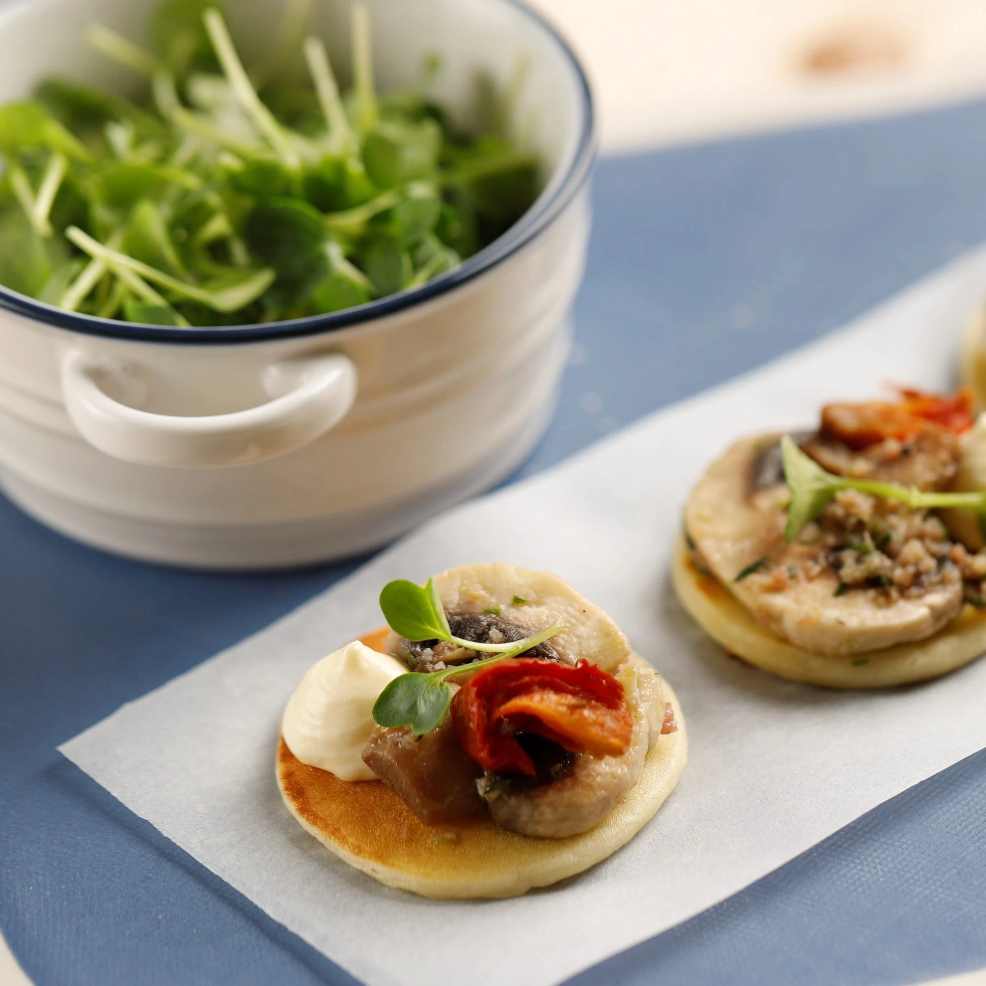 BÁNH XẾP BLINIS SỐT NẤM