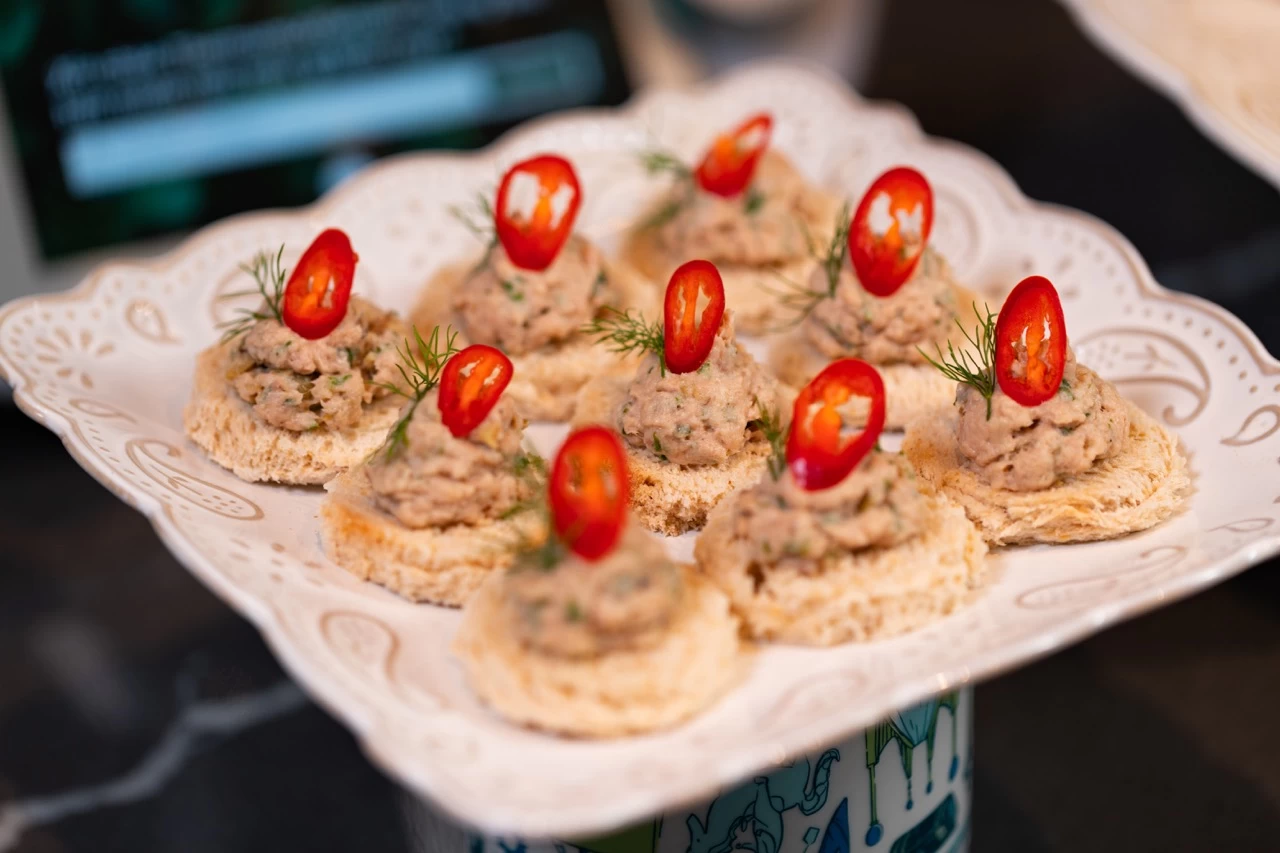 CANAPE CÁ NGỪ