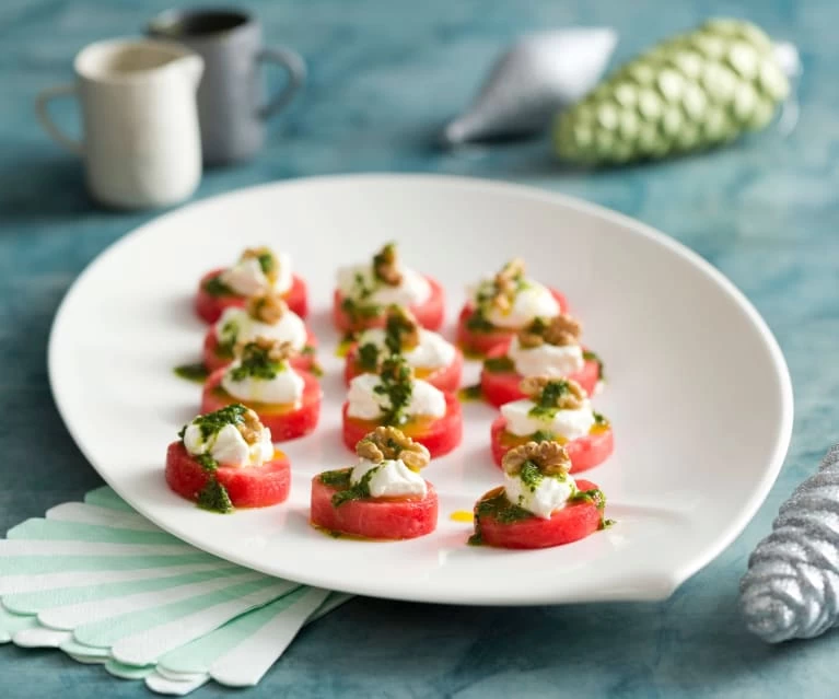 CANAPE DƯA HẤU, PHÔ MAI FETA VÀ HẠT ÓC CHÓ