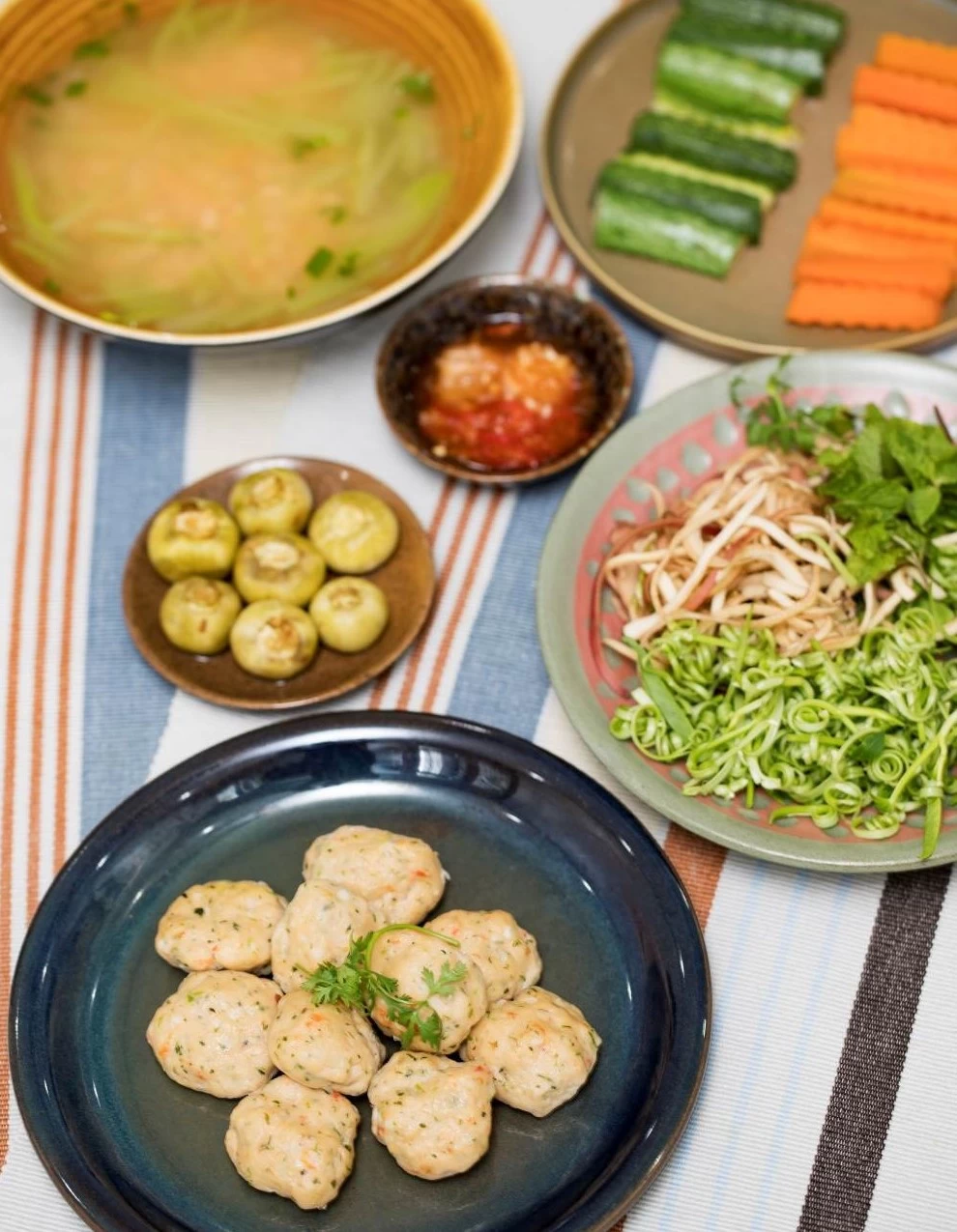 CANH BẦU – CHẢ TÔM – RAU CỦ HẤP