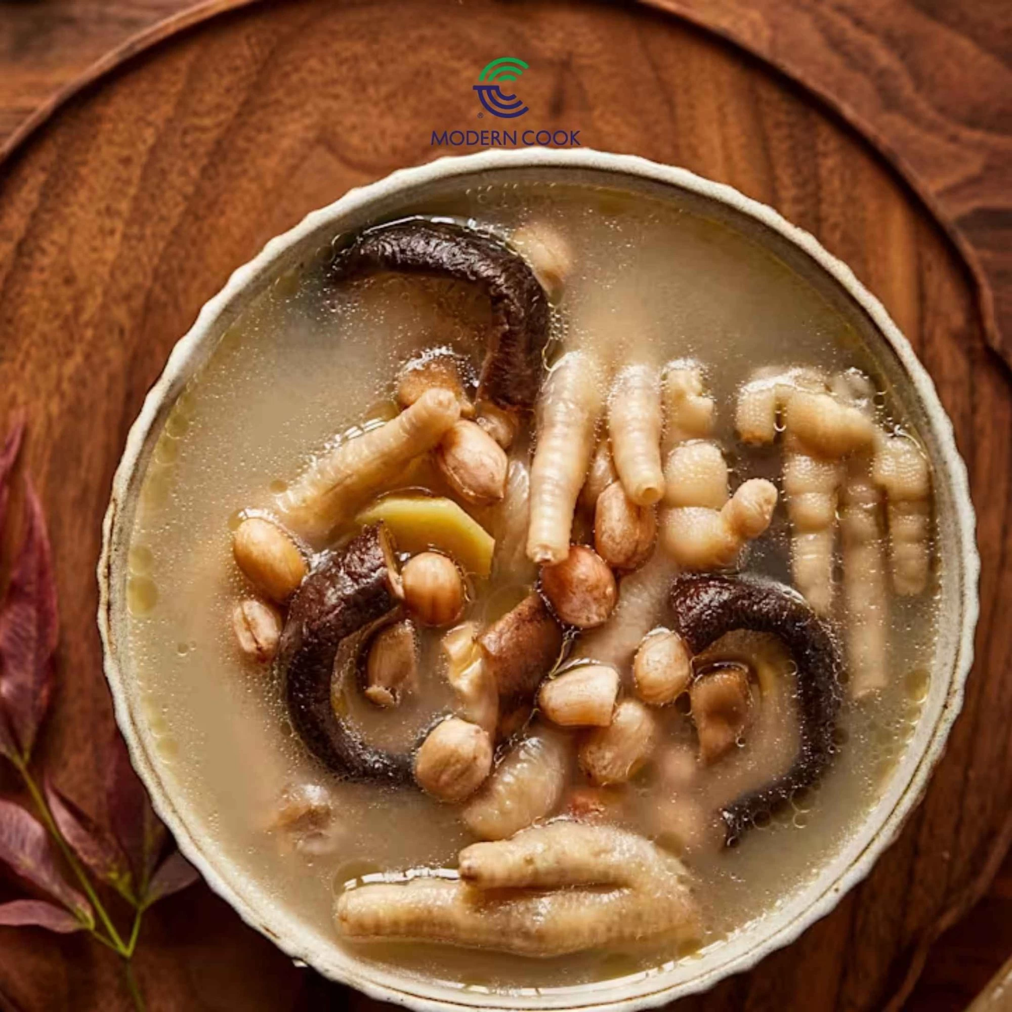 CANH CHÂN GÀ NẤU NẤM HƯƠNG VÀ ĐẬU PHỘNG