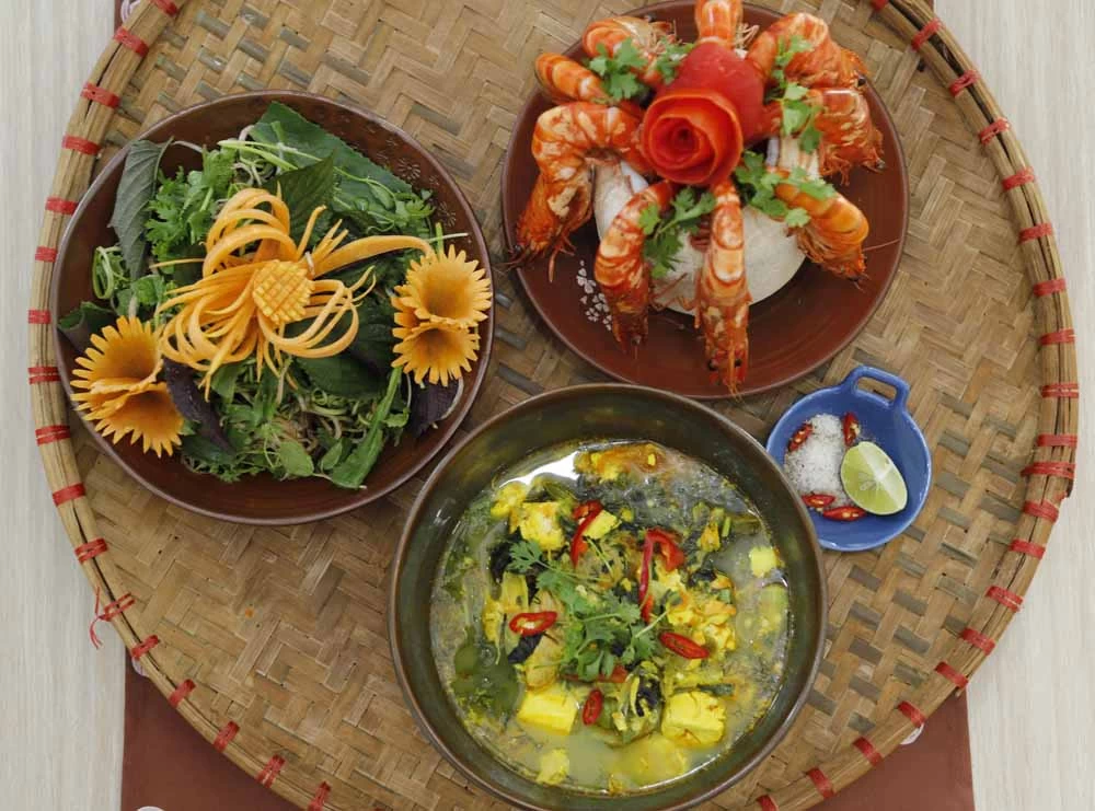 CANH CHUA CÁ HỒI – TÔM HẤP MUỐI TIÊU