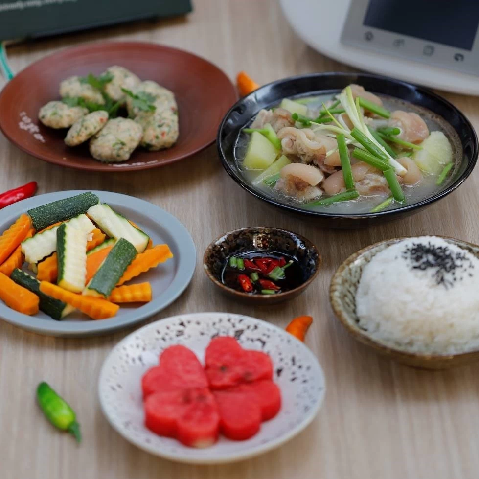 CANH ĐU ĐỦ MÓNG GIÒ – CHẢ TÔM – BÍ NGÒI