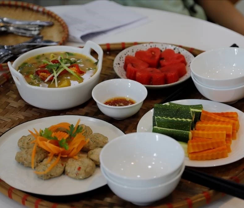 CANH HẾN – CHẢ TÔM – RAU CỦ HẤP