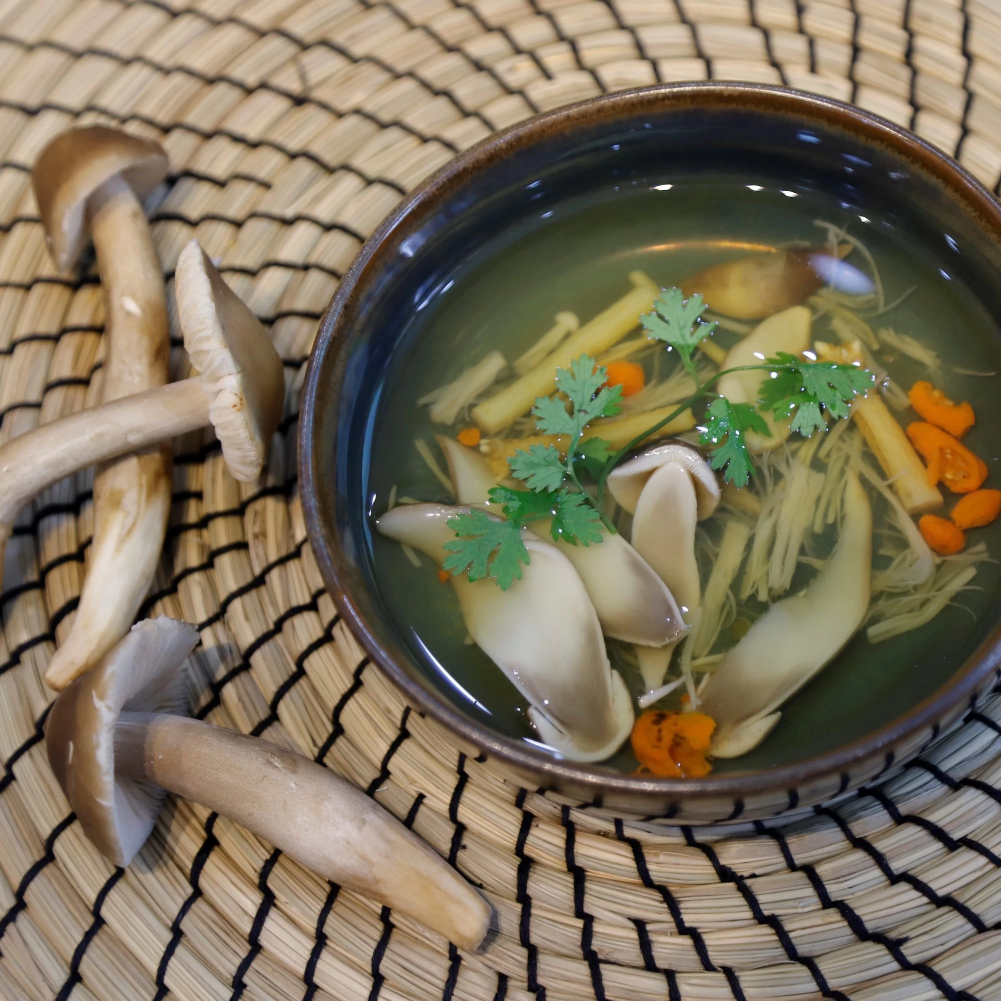 CANH NẤM MỐI DƯỠNG SINH