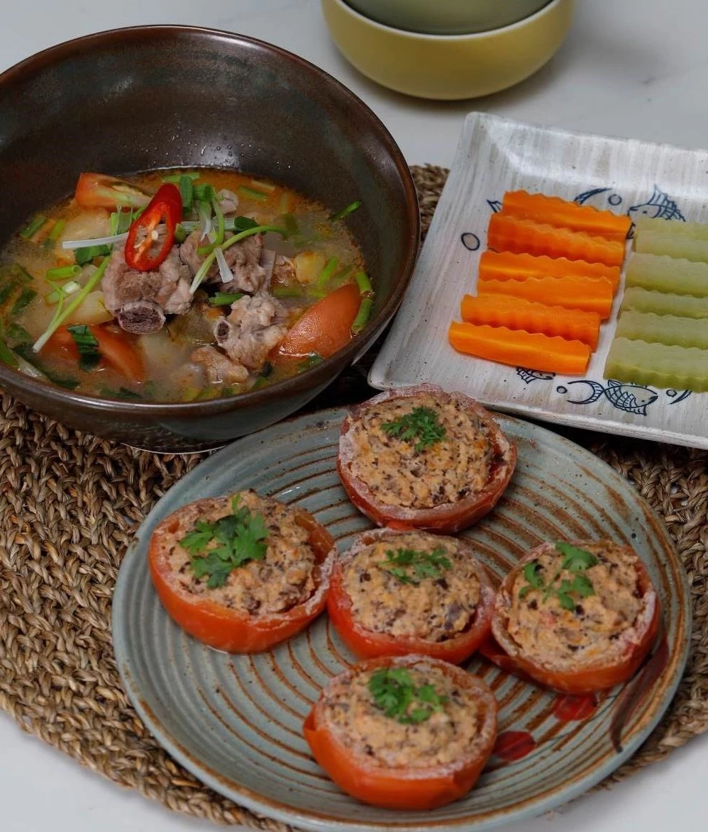 CANH SƯỜN NẤU CHUA – CÀ CHUA NHỒI THỊT – BÍ NGÒI HẤP