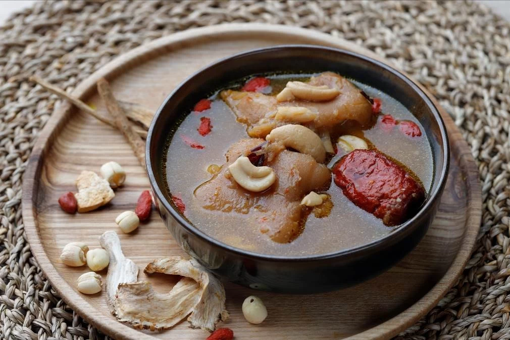 CHÂN GIÒ HẦM SÂM