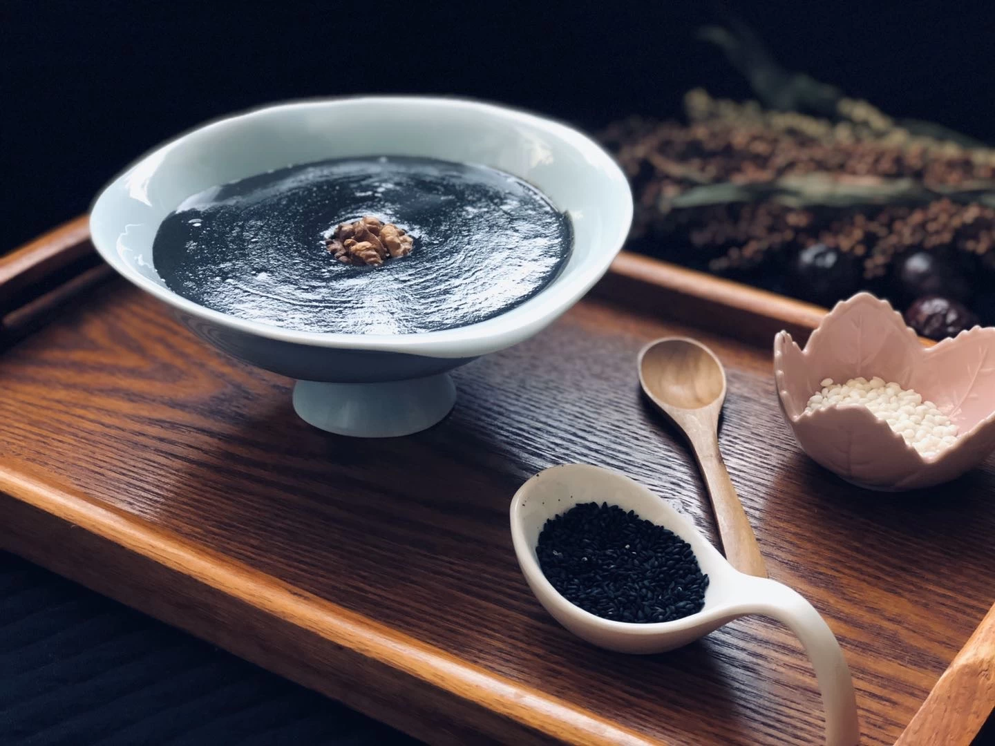 CHÈ MÈ ĐEN TÁO ĐỎ