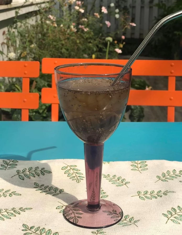 CHÈ NHA ĐAM HẠT CHIA VÀ CAO QUY LINH