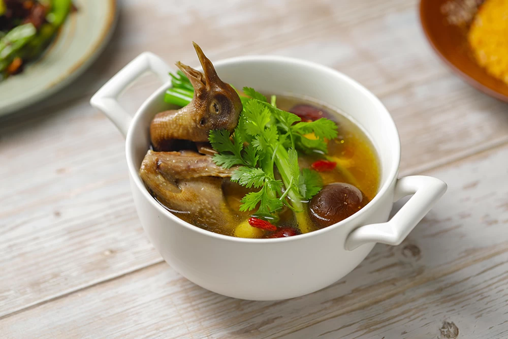 CHIM BỒ CÂU HẦM HẠT SEN, TÁO ĐỎ VÀ KỶ TỬ
