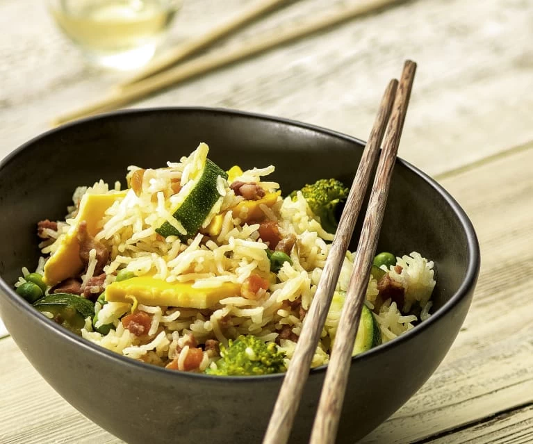 CƠM TRỘN KIỂU Á VỚI TRỨNG VÀ RAU CỦ