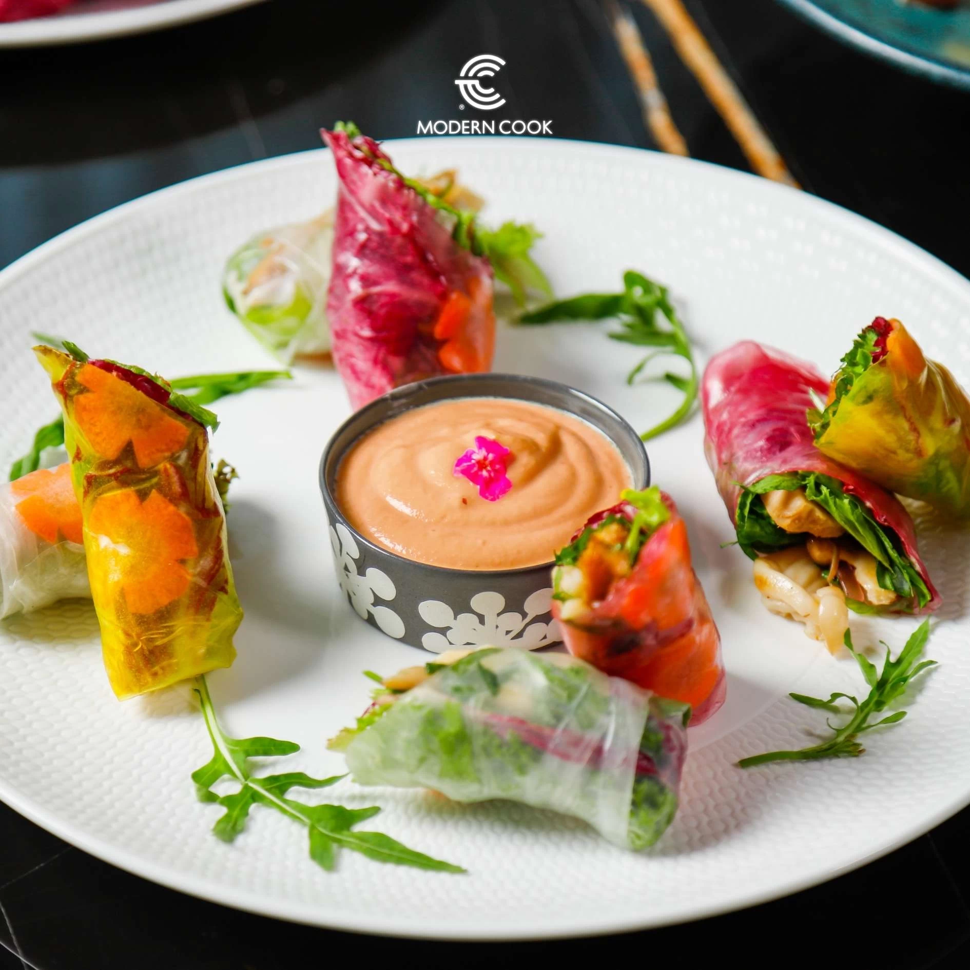 CUỐN RAU CỦ SẮC MÀU SỐT BƠ LẠC