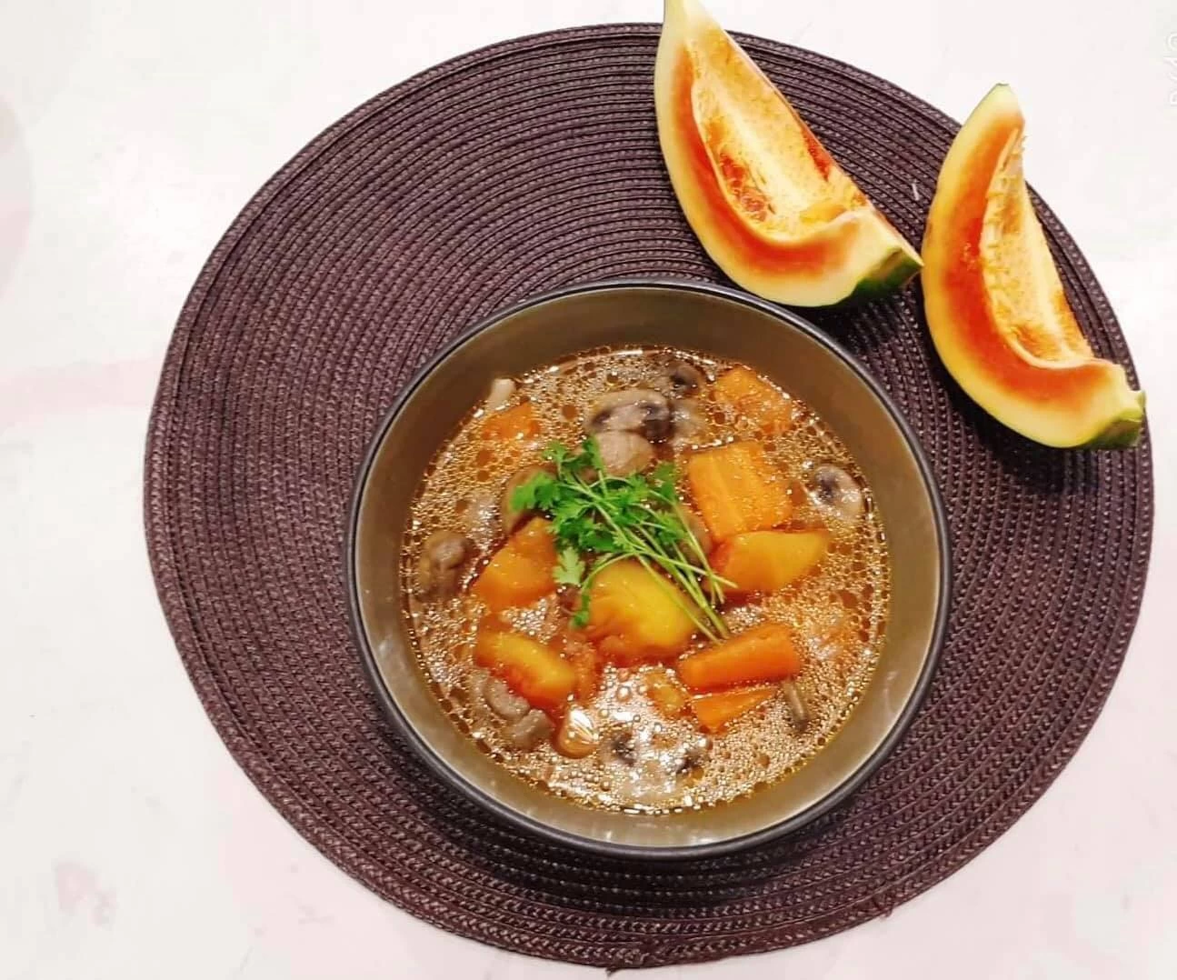 ĐU ĐỦ HẦM NẤM RƠM