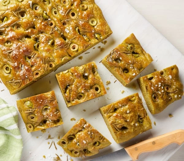 FOCACCIA CẢI BÓ XÔI VÀ Ô LIU
