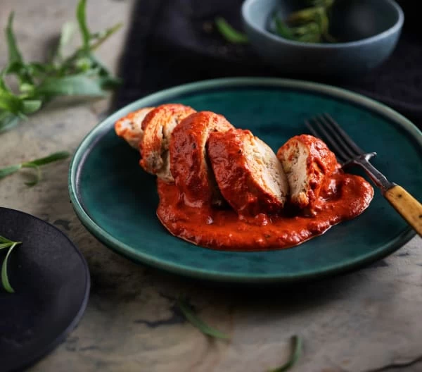 GÀ BALLOTINE SOUS-VIDE VỚI SỐT ỚT CHUÔNG ĐỎ