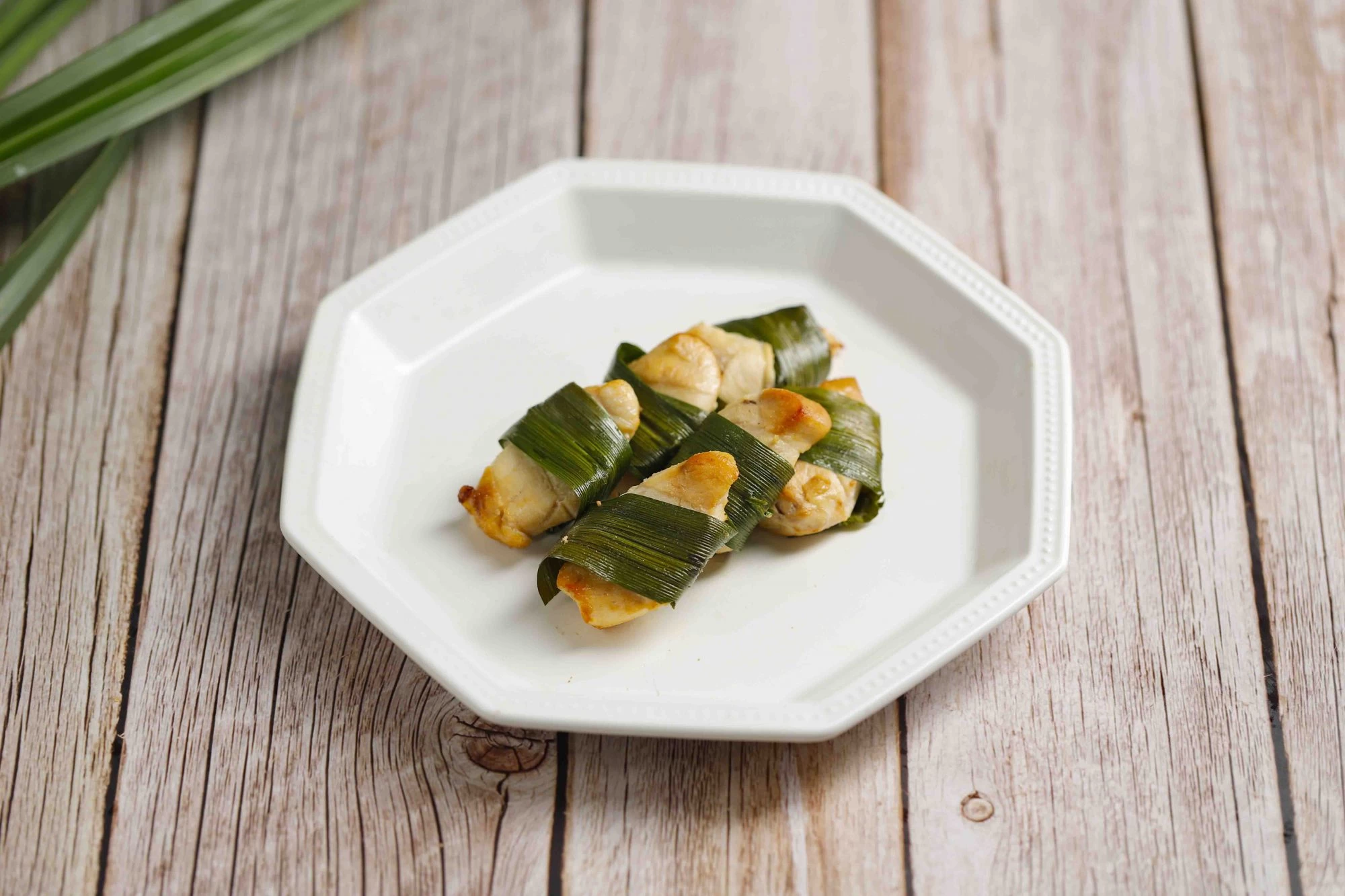 GÀ CUỘN LÁ DỨA KIỂU THÁI