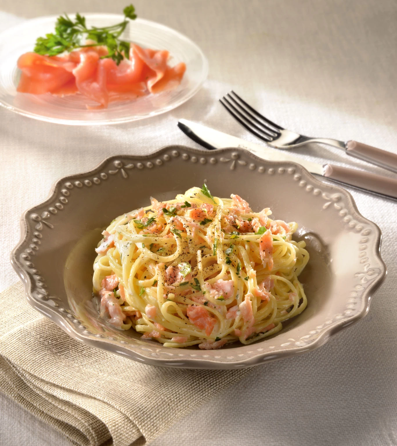 MÌ LINGUINE VỚI CÁ HỒI