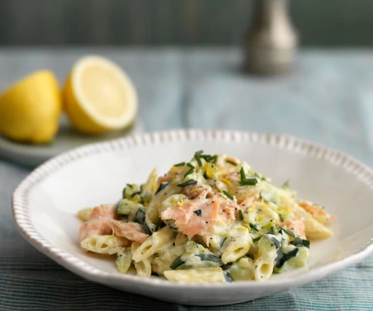 MÌ PASTA CÁ HỒI XÔNG KHÓI BÍ NGÒI