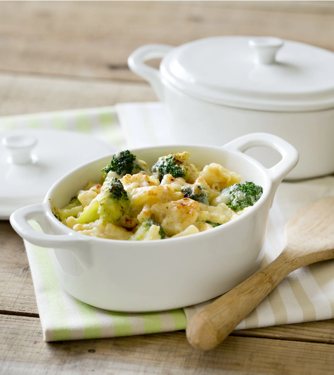 MÌ PASTA PHÔ MAI VỚI BÔNG CẢI XANH NƯỚNG