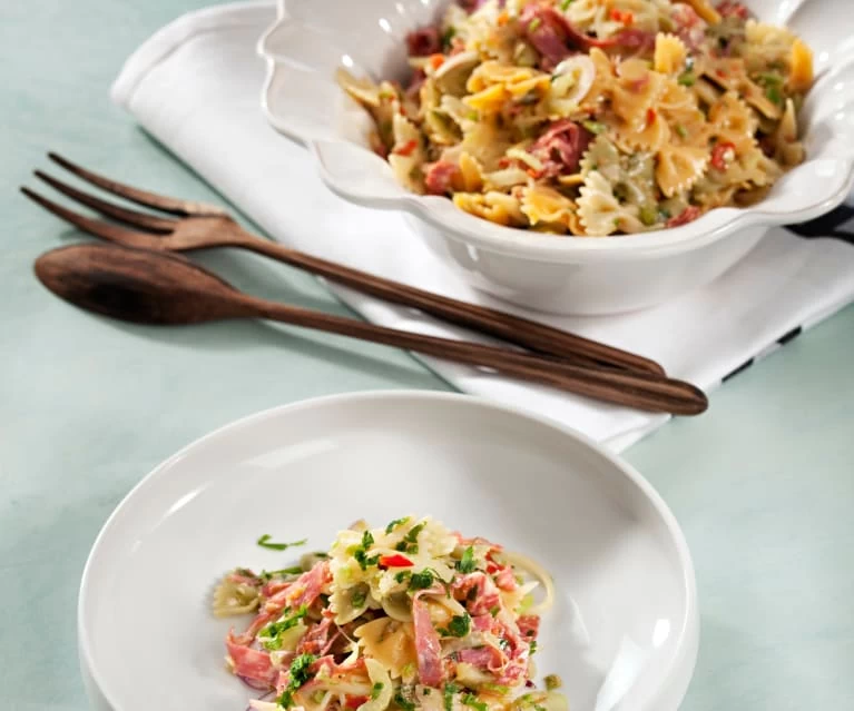 MÌ PASTA SALAMI SALAD