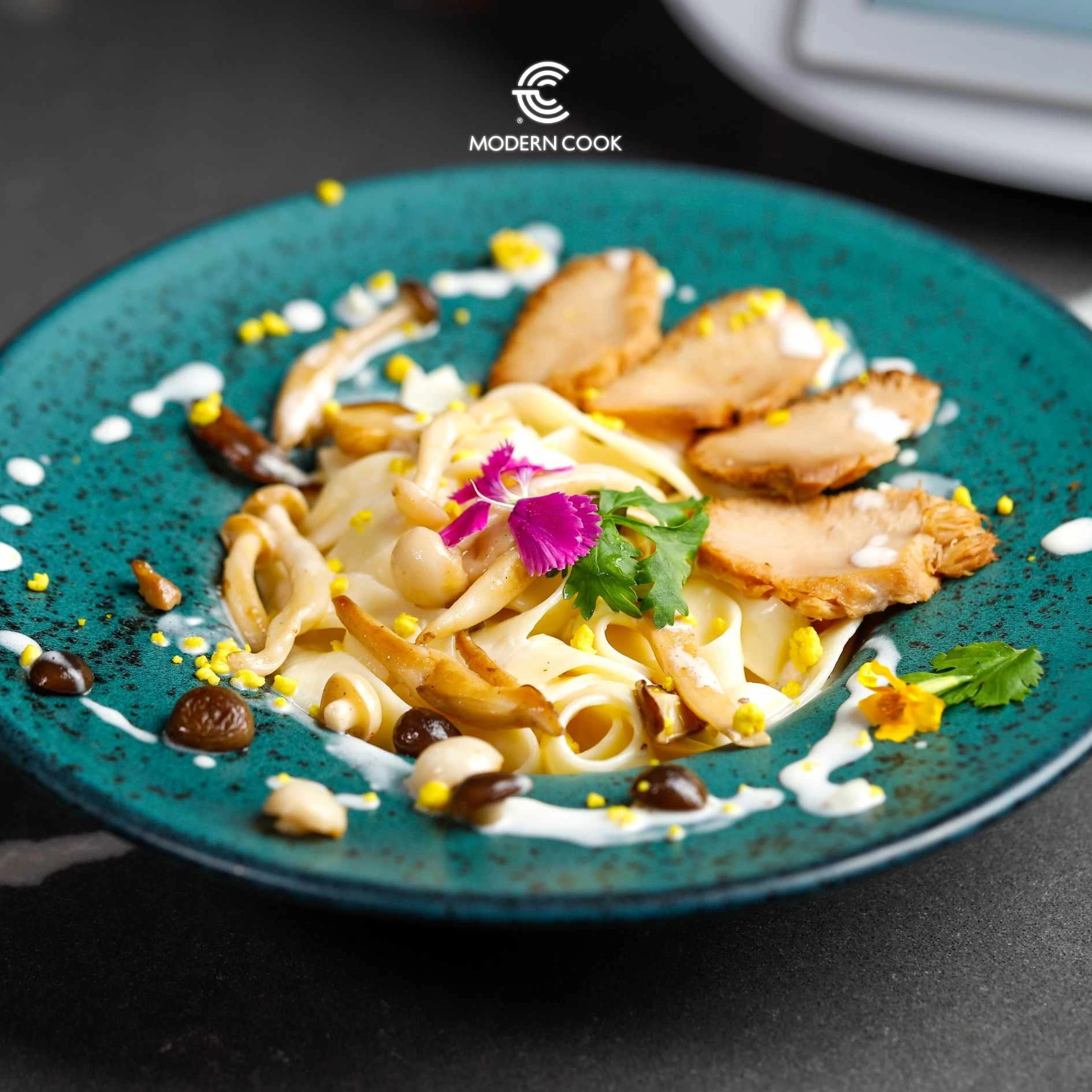 MÌ PASTA SỢI DẸT SỐT KEM NẤM