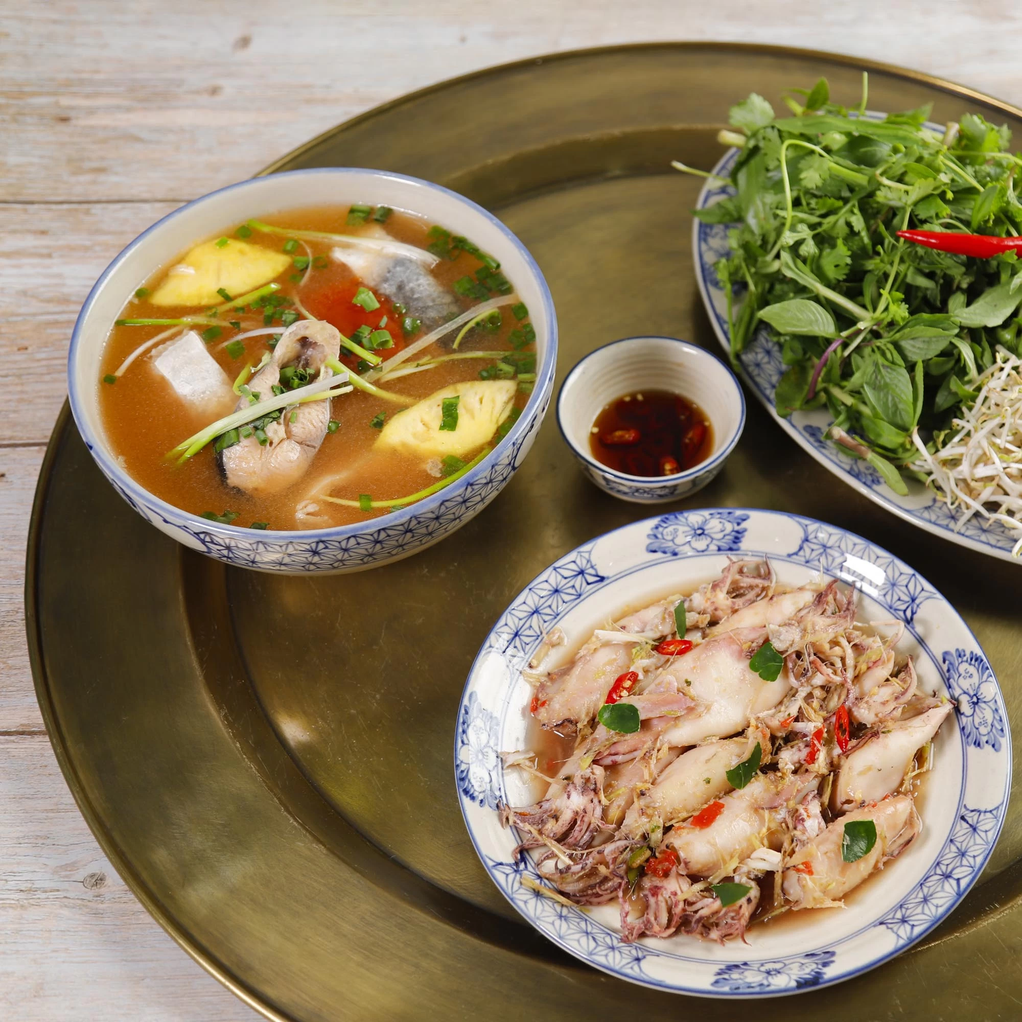 MỰC HẤP KIỂU THÁI, CANH CHUA CÁ, RAU ĂN KÈM