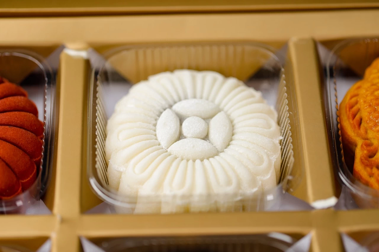 NHÂN SEN TÁO ĐỎ (BÁNH TRUNG THU)