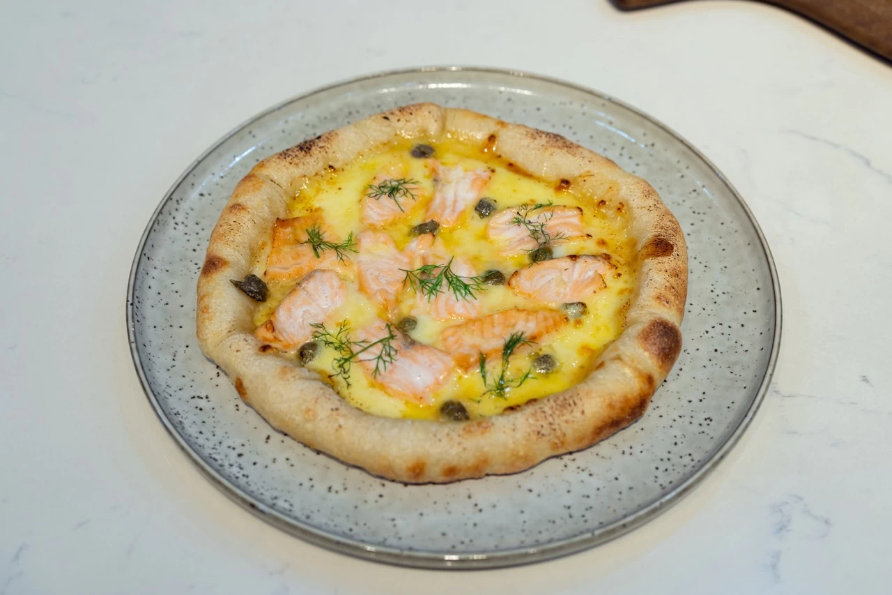PIZZA CÁ HỒI SỐT MISO